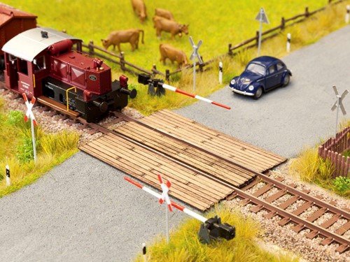 Noch 14424 TT - Spoorwegovergang (hout)
