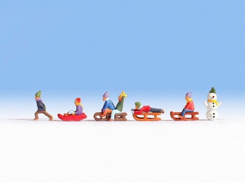 Noch 15819 H0 - Kinderen in de sneeuw met slee en sneeuwpop