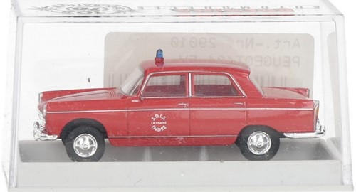 Brekina 29010 H0 - Peugeot 404 Berline Brandweer (1961) "S.D.I.S La Châtre - Indre"-2