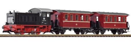 Now in stock: PIKO G scale starter sets with passenger trains