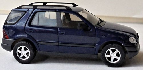Busch 48500 H0 - Mercedes Benz M-Klasse Donker Blauw