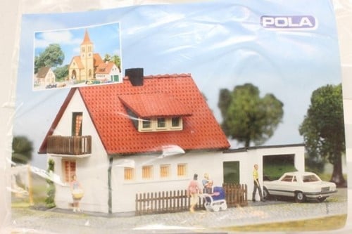 Pola 527 H0 - Dorpswoonhuis met garage (Poly Bag)