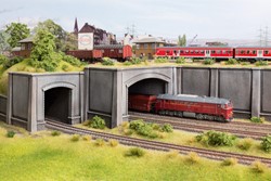 Noch 58087 H0 - Mauer, rechts abgestuft, 20,5 x 12,5 cm