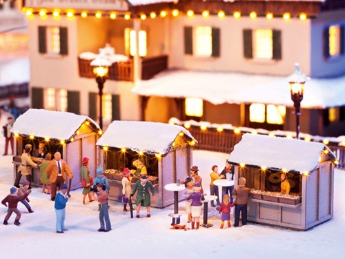 Noch 65610 H0 - Op de kerstmarkt