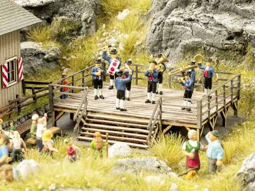 Noch 66826 H0 - Podium blaaskapel incl. figuren (micro-sound)
