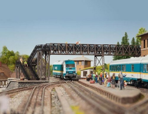 Noch 67071 H0 - Voetgangersbrug, uitbreiding