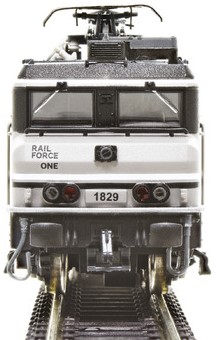 Rus ayolning minatka berib, sutni yutib yuborayotgan shaxsiy videosi Rus erotik film tomosha