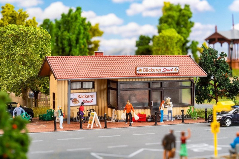 Just introduced and now in stock, a H0 Bakery and N Church
