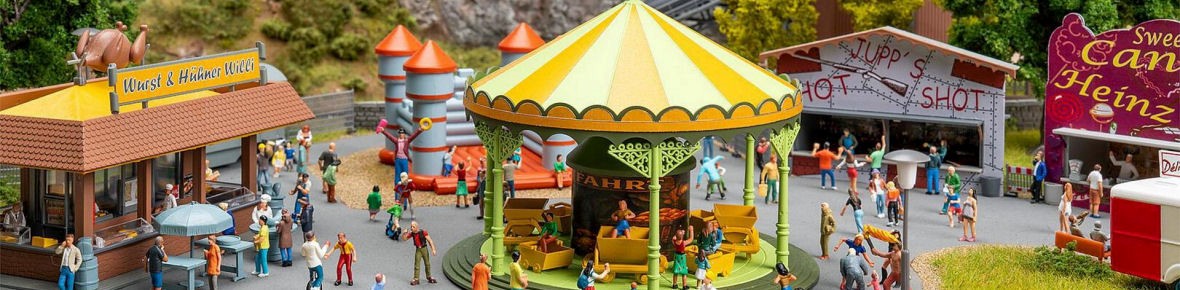 Kermisdrukte of stationssfeer? Deze twee FALLER-sets brengen direct leven op je modelbaan