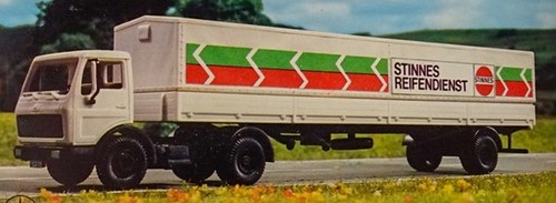 Kibri 10246 H0 - Mercedes Benz Vrachtwagen met Trailer Stinnes Reifendienst Wit