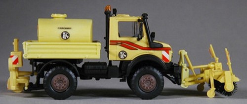 Kibri 11122 H0 - Mercedes Benz Unimog met Trenhle/Schmidt Straatveger en Sproeier Geel