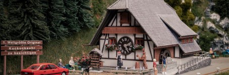 Faller viert 80 jaar met prachtige Schwarzwald-jubileummodellen